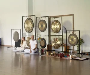 Cómo se usa el gong en la terapia de sonido, Formación, cursos, Gong, Cuencos, España, Latinoamérica, México, New York, Barcelona, Madrid, Sonido terapia